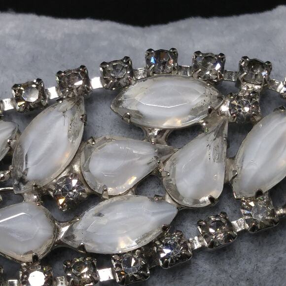 Vintage Paisley Rhinestone Brooch, Clear Glass White Centers, Rhodium Plated - Picture 9 of 10